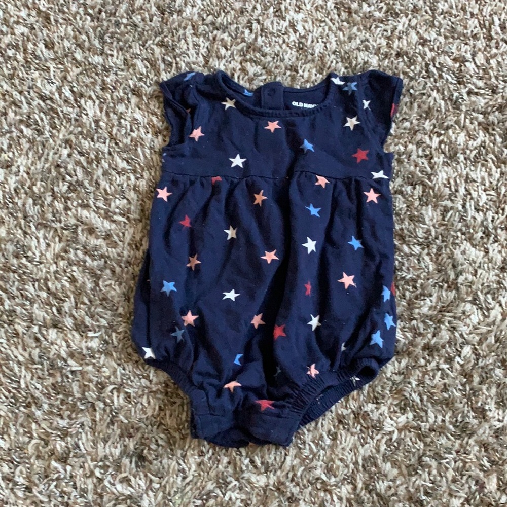 Old Navy romper. Size 3-6 months.
